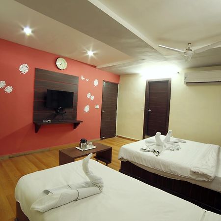Hotel Avion Inn Ahmedabad Exterior photo