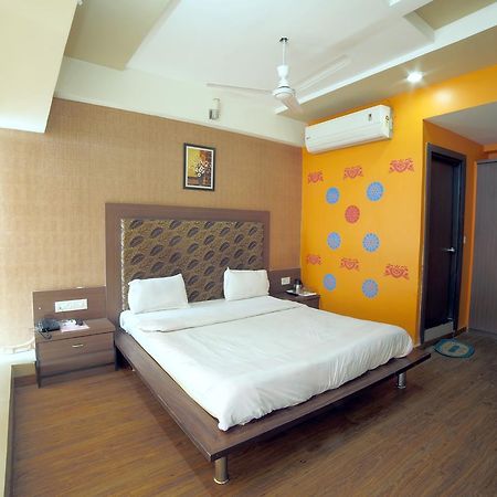Hotel Avion Inn Ahmedabad Exterior photo