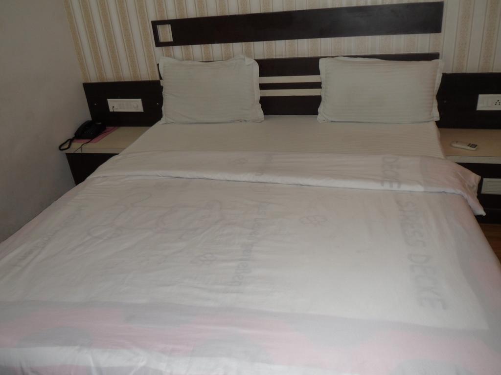 Hotel Avion Inn Ahmedabad Room photo