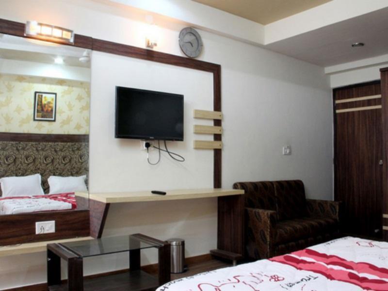 Hotel Avion Inn Ahmedabad Exterior photo