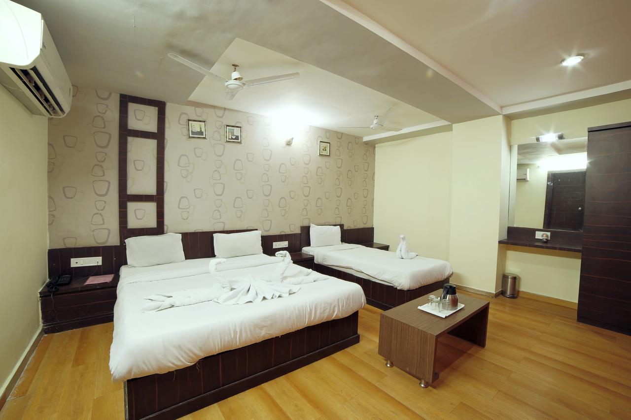 Hotel Avion Inn Ahmedabad Exterior photo