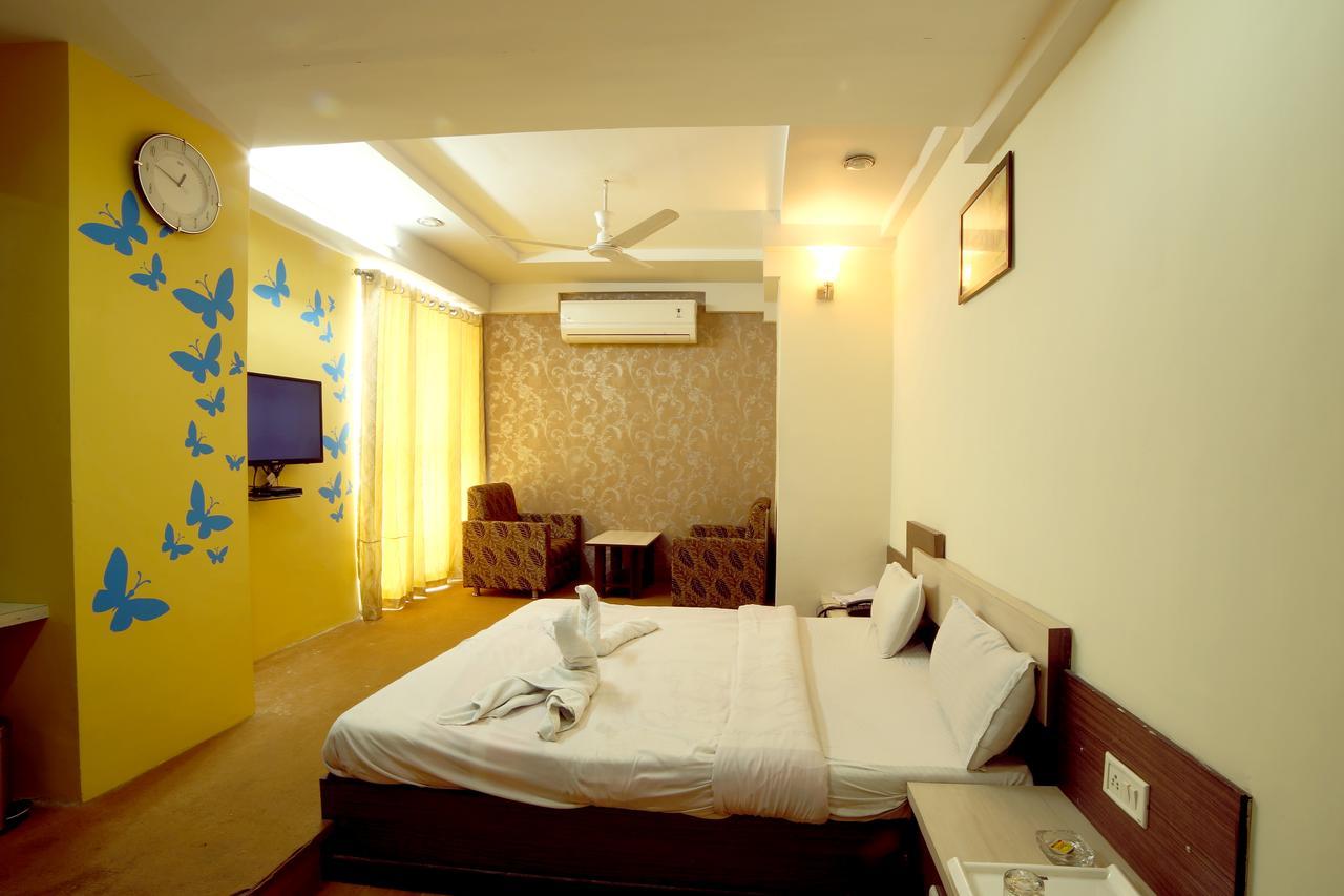 Hotel Avion Inn Ahmedabad Exterior photo